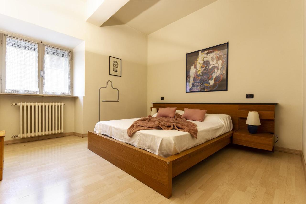 Garden Apartment - Smart Holiday Mantova Luaran gambar