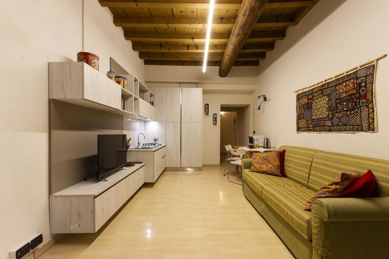Garden Apartment - Smart Holiday Mantova Luaran gambar